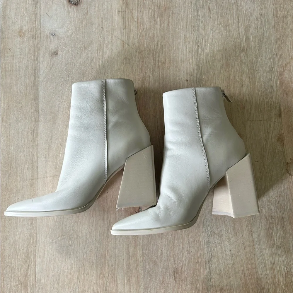 Steven Madden Tish Ankle Boot in Bone Leather